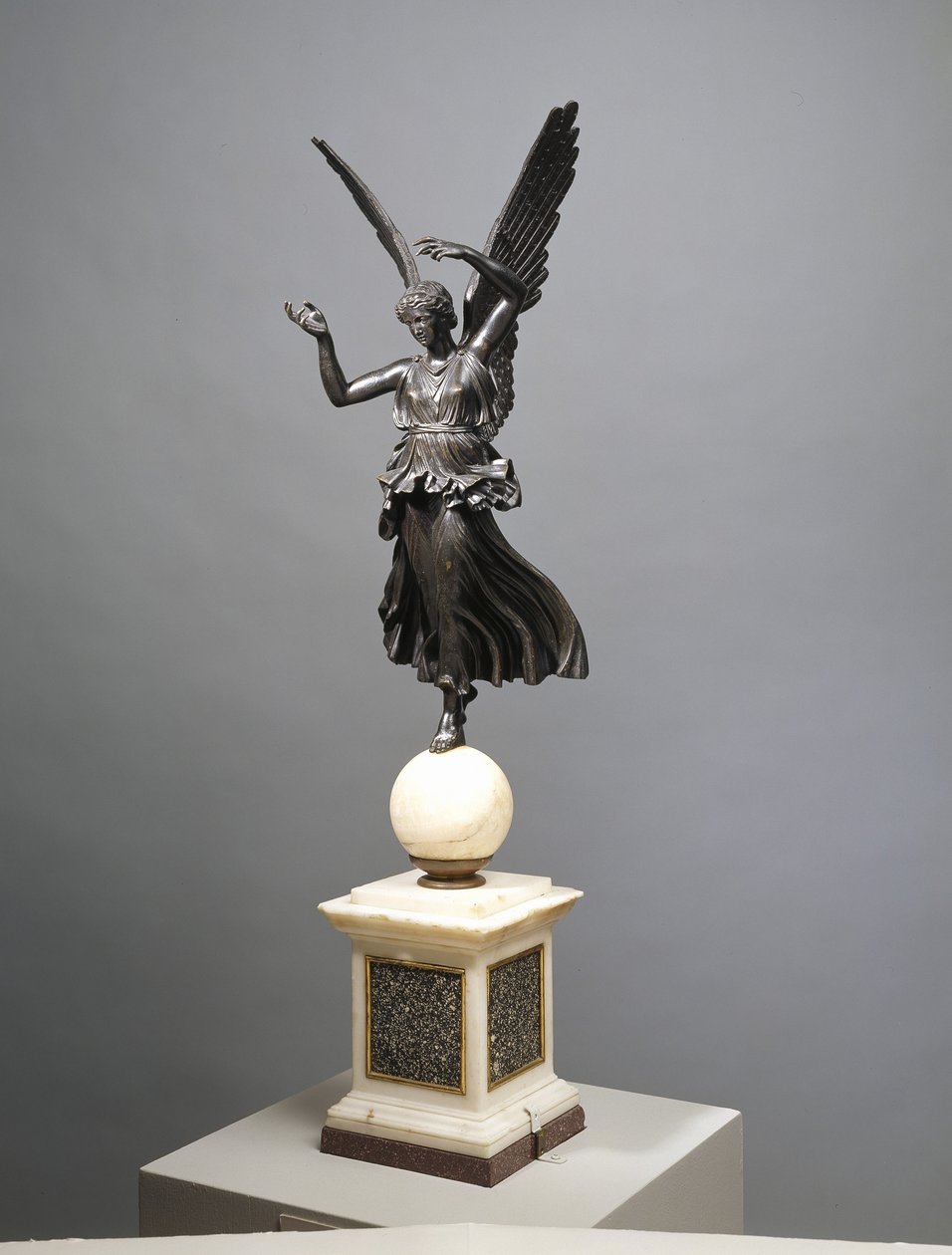 Victory, ca. 1813 (bronze og alabast) af Antonio Canova