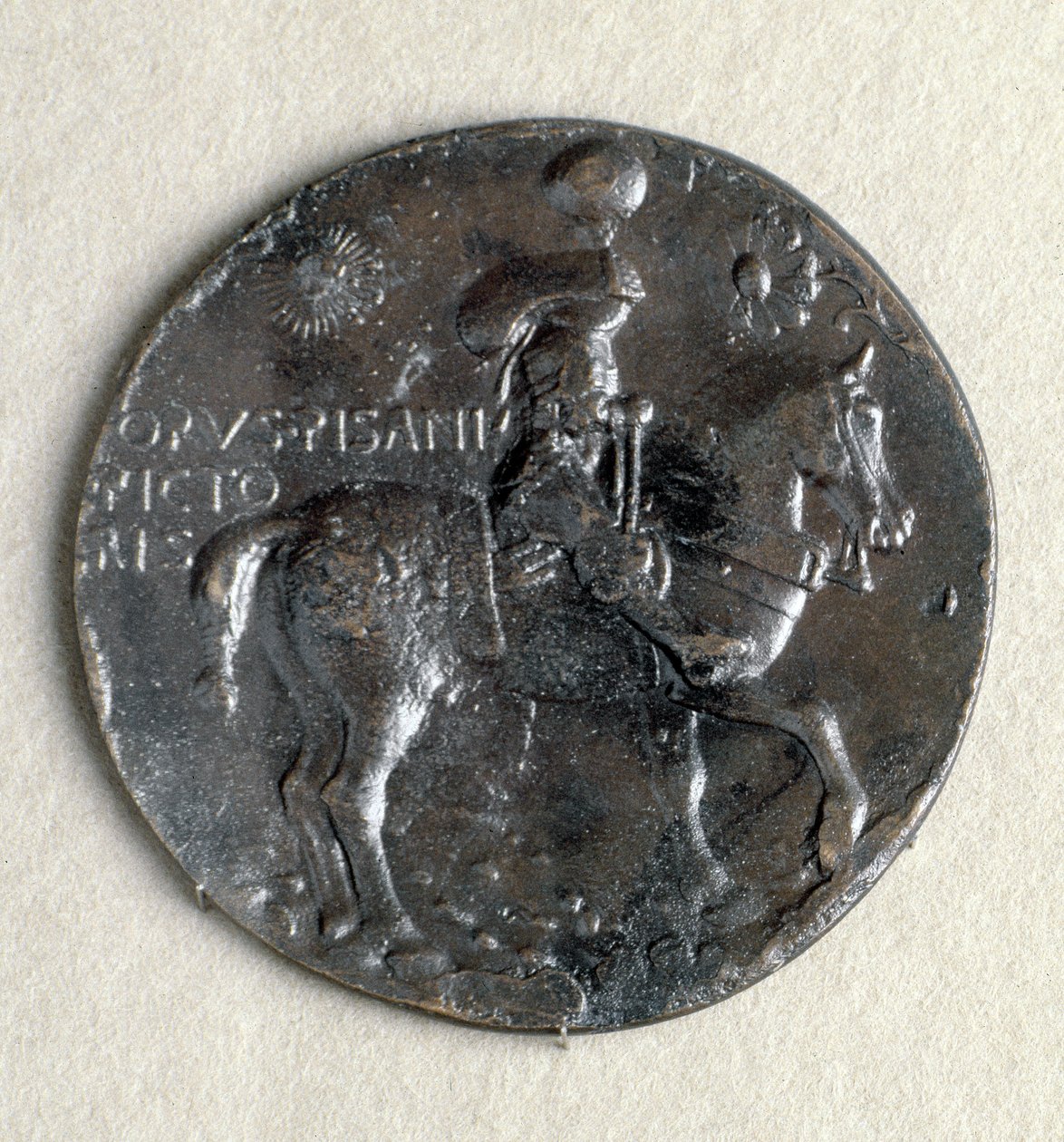 Medalje af Ludovico III Gonzaga (1414-1478), markis af Mantua. Forside: den bevæbnede markis til hest, bronze, sort patina af Antonio Pisanello