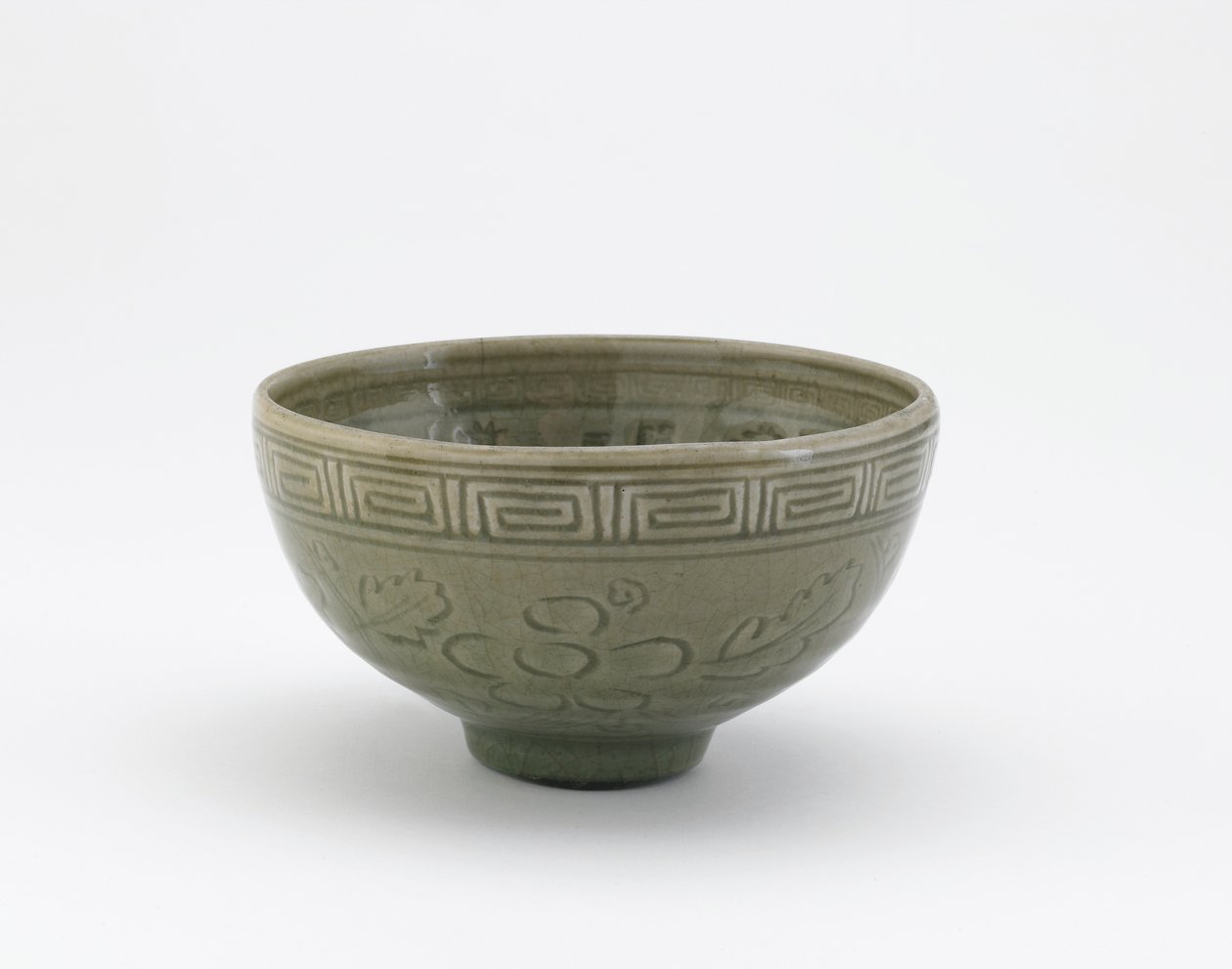 Serveringsskål i stil med Longquan-varer, Edo-periode, slutningen af 1700-begyndelsen af det 19. århundrede (stentøj med celadon glasur) af Aoki Mokubei