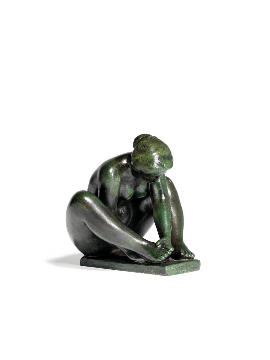 Krøjende pige, der holder en fod af Aristide Maillol