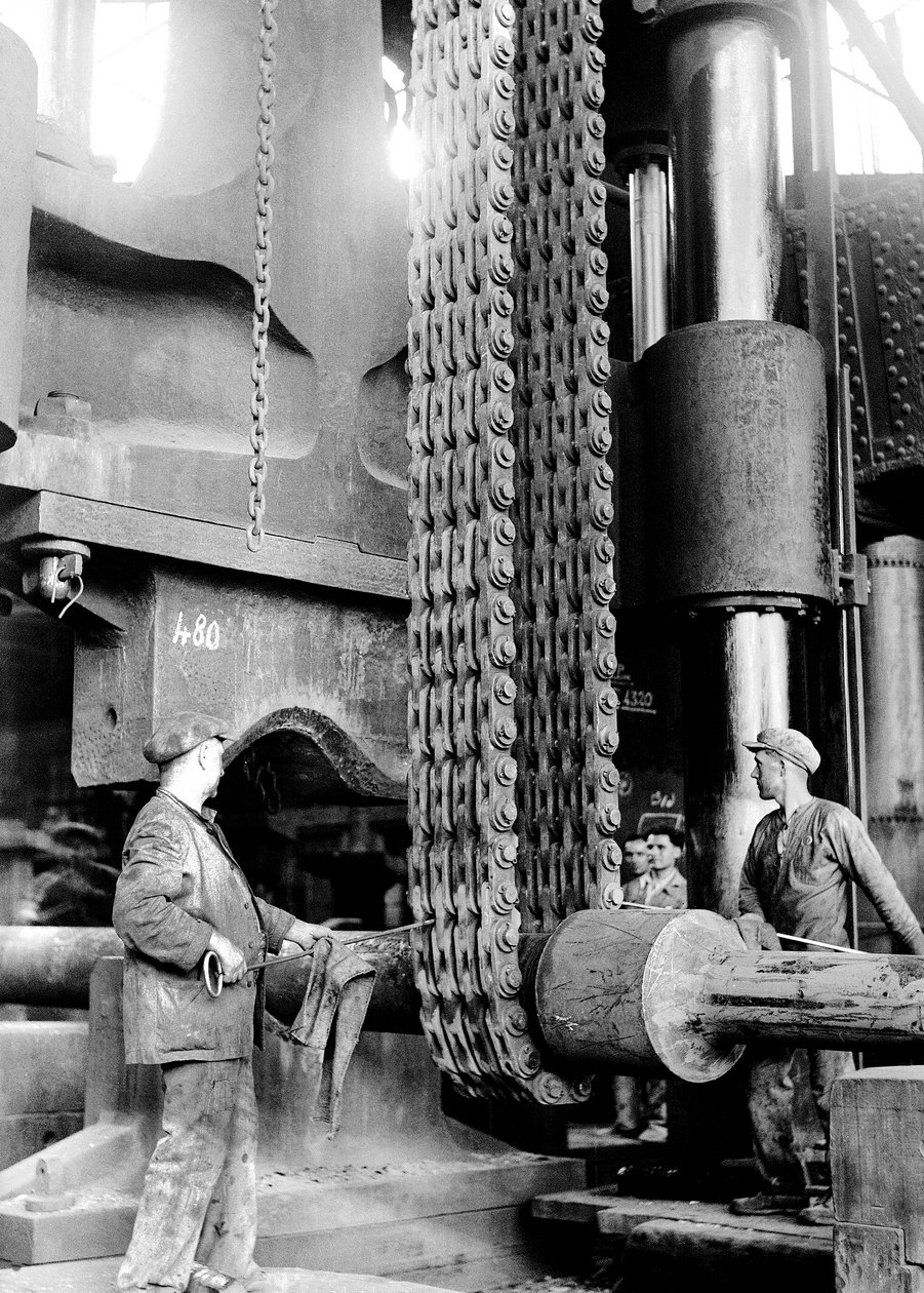 Folk, der arbejder på Terni metalværksfabrikken i Nera Montorio, Terni, Italien, ca. 1935 (acetatfilm) af Armando Bruni