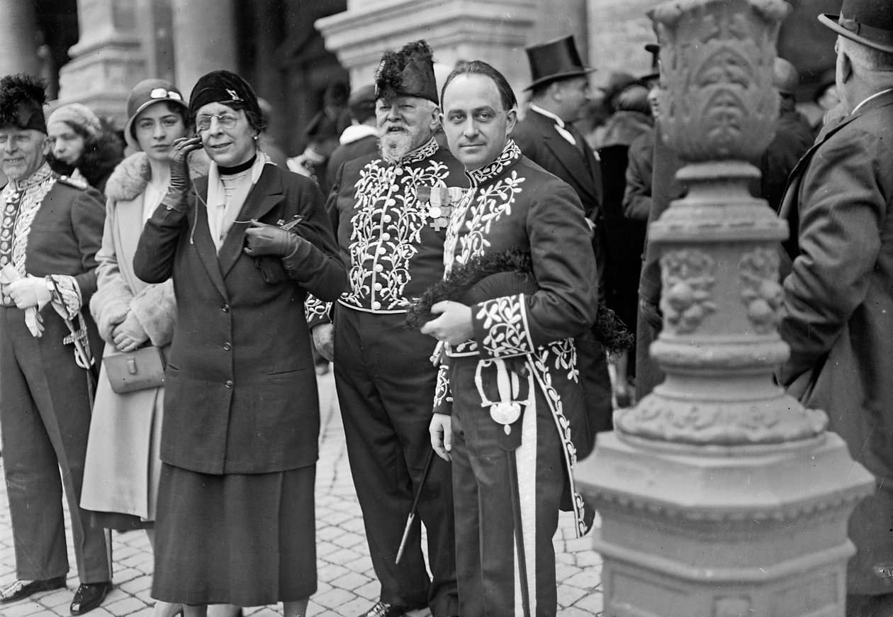 Den italienske fysiker Enrico Fermi (1901-1954 Nobelprisen i fysik i 1938) i ceremoniel påklædning ved en begivenhed i Det Kongelige Akademi i Italien (s/h foto) af Armando Bruni