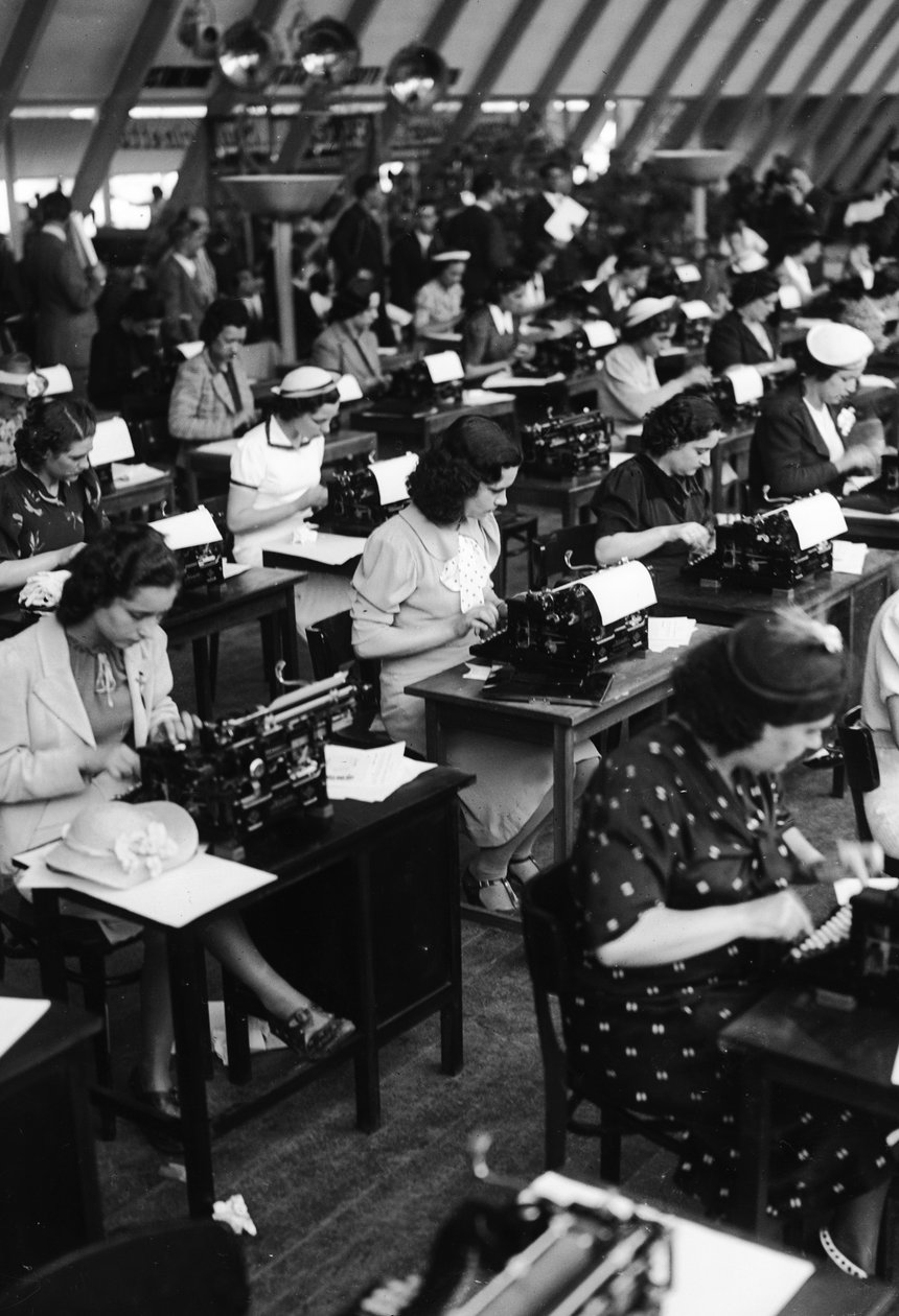 Maskinskrivere arbejder, Italien, 1938 (glasplade) af Armando Bruni