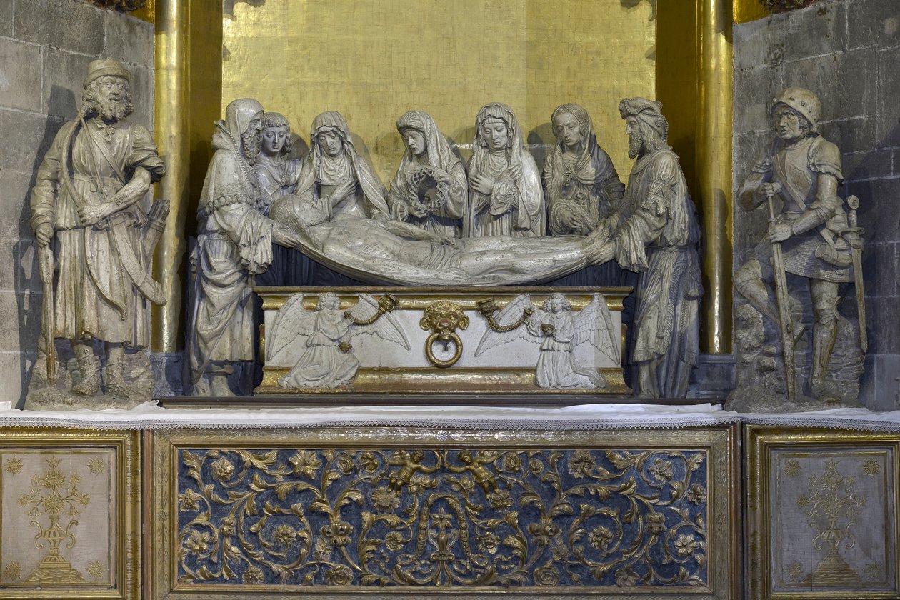 Graven: Kristi ligklæde holdes af Nicomede og Josef af Arimathia, der holder Jesu hoved, bagved, Sankt Johannes støtter Jomfru Maria, efterfulgt af tre kvinder, den første bærer kronens krone og den sidste er Maria Magdalene - Skulptur (f af Arnaud de (attr.to) Moles