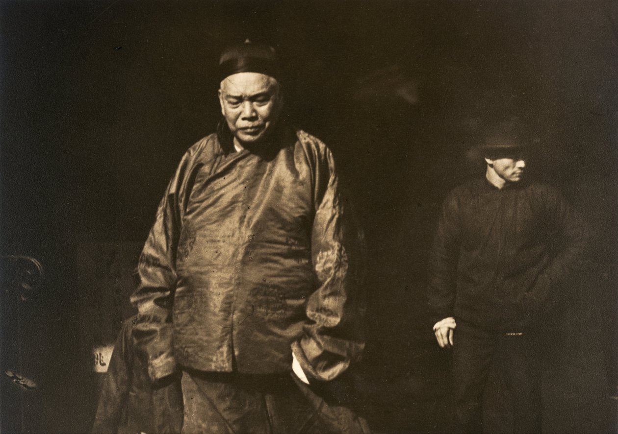 Købmand og kropsvagt, Old Chinatown, San Francisco af Arnold Genthe