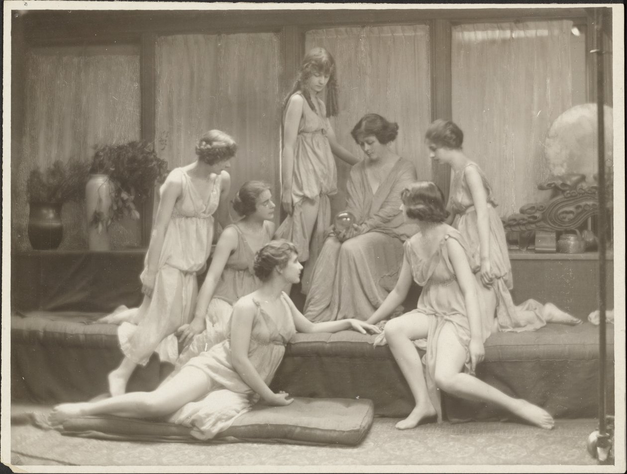 [Isadora Duncan og gruppen]. af Arnold Genthe