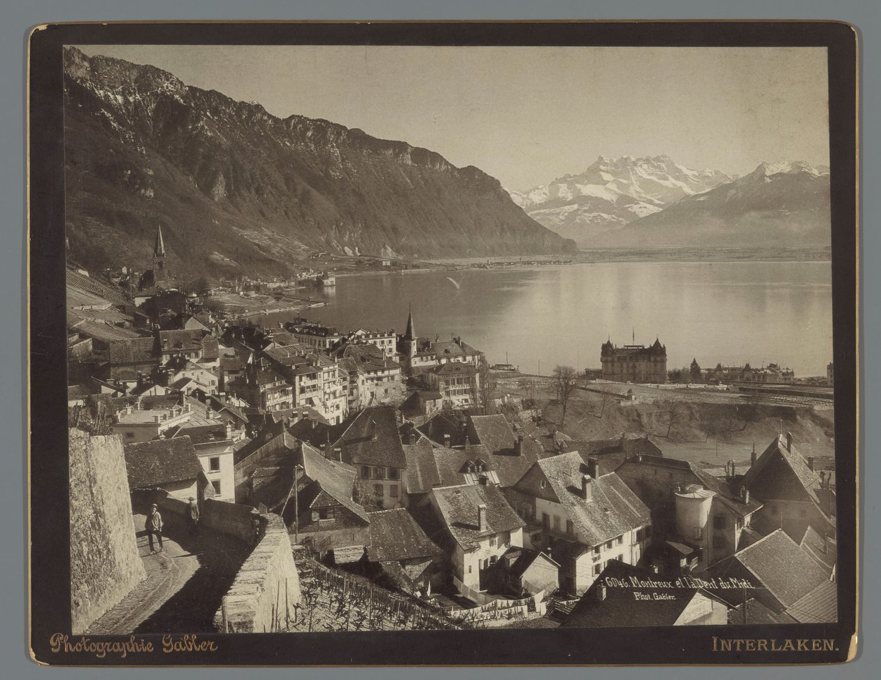 Udsigt over Montreux ved Genevesøen, Dents du Midi i det fjerne Montreux et la Dent du Midi (titel på objekt) af Arthur Gabler