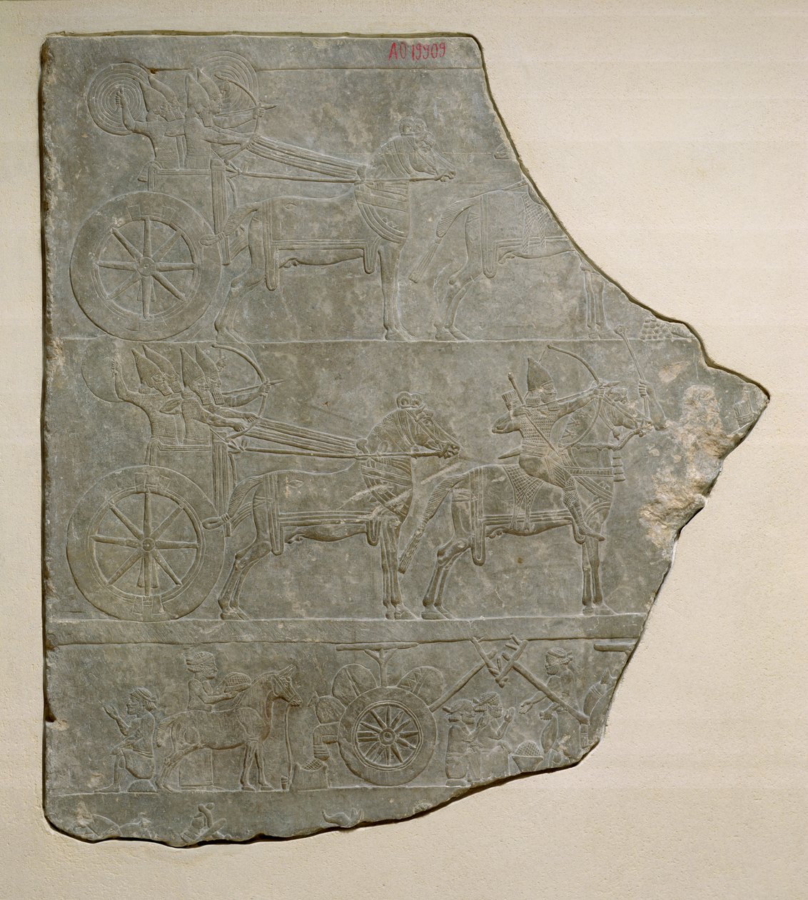 Fragment af et relief, der forestiller den assyriske hær i kamp og hvile, fra Ashurbanipal-paladset i Nineveh af Assyrian