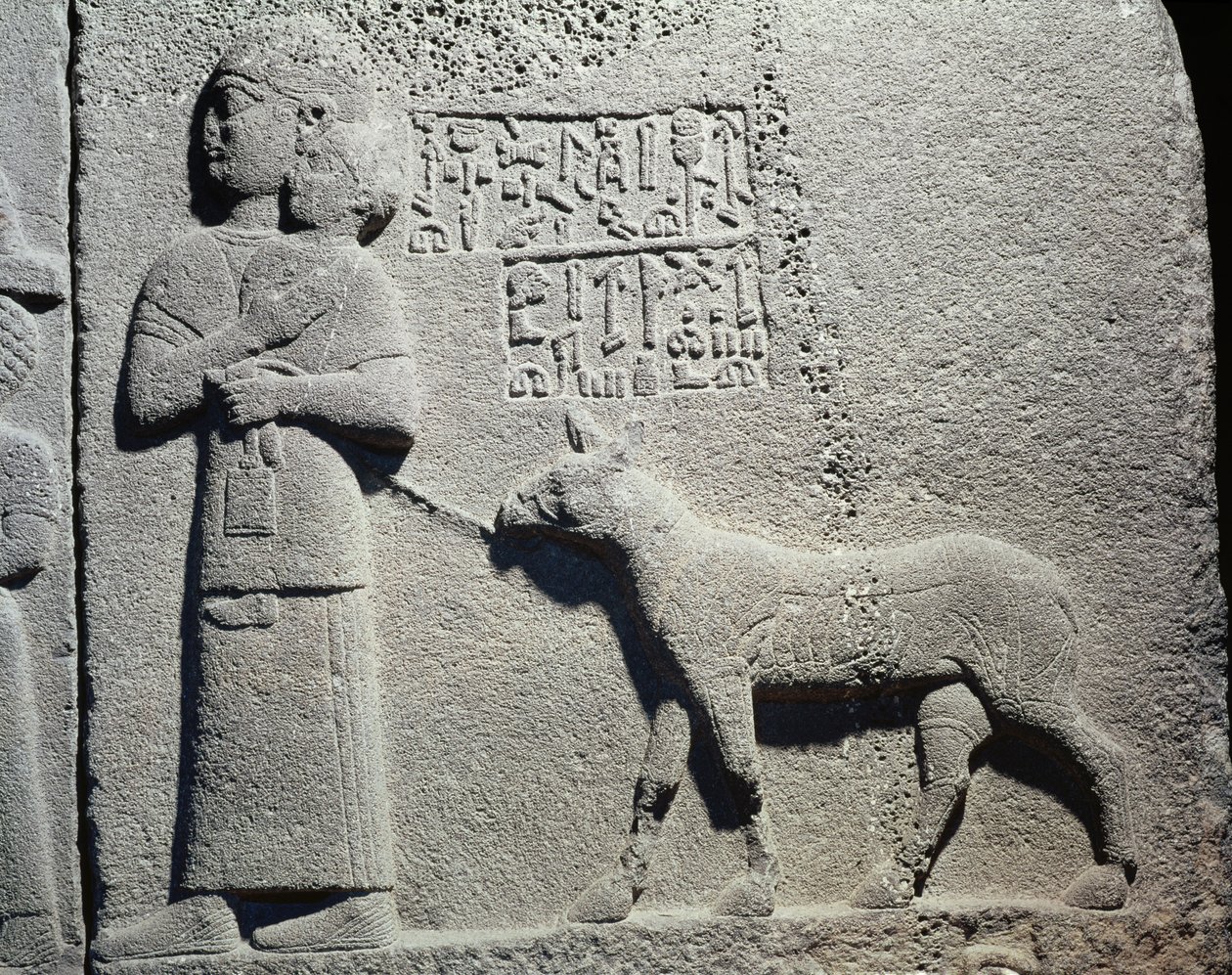 Dronning eller våd sygeplejerske, der bærer Tuwarsais, den yngste søn af kong Araras, Carchemish, neo-hittit (basalt) af Assyrian