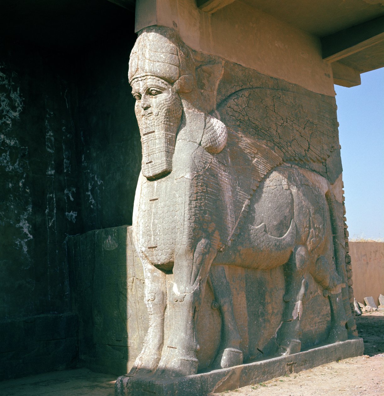 Bevinget menneskehoved tyr, neo-assyrisk periode, regeringstid af Ashurnasirpal II (alabaster) af Assyrian