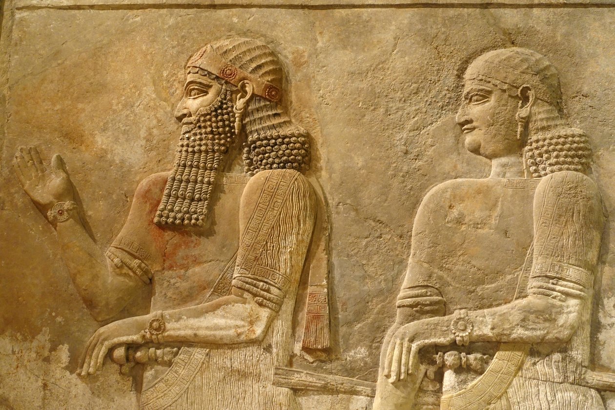 Detalje af Sargon II og vagt, relief fra kong Sargons palads i Khorsabad, ca. 716-713 f.Kr. af Assyrian