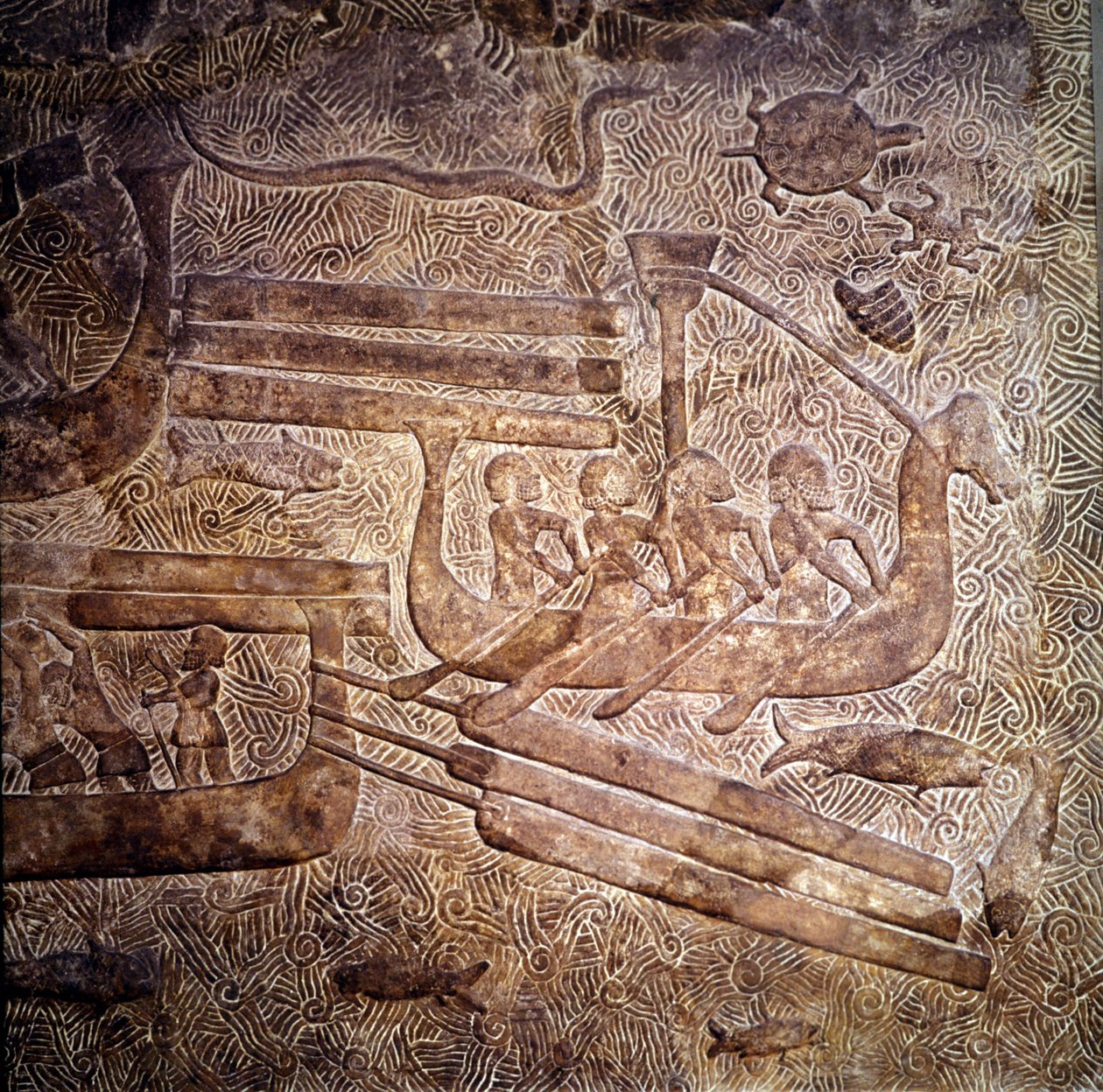 Søekspedition: transport af træ fra Libanon langs den fønikiske kyst. En repræsentation af et fønikisk fartøj med en enkelt række af roere. Bas-relief af Khorsabad (Khunsabad), 8. århundrede f.Kr. Neo-assyrisk periode (v 1000-612 f.Kr.), Mesopotamien. Louv af Assyrian