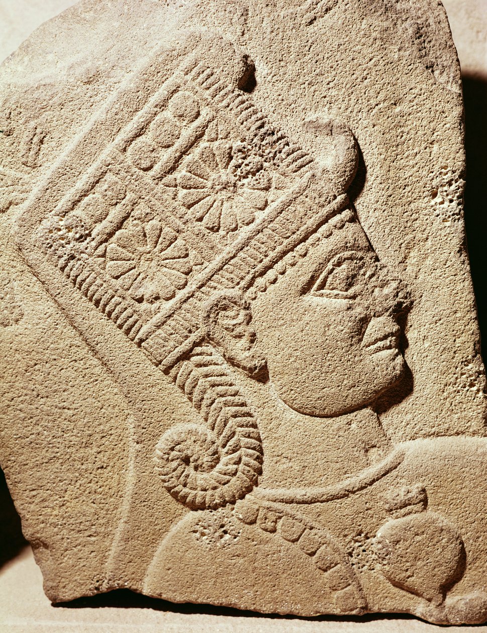 Relief forestillende hovedet af en ung prins, fra Carchemish, Tyrkiet, nyhittitisk, 10.-8. århundrede f.Kr. af Assyrian School
