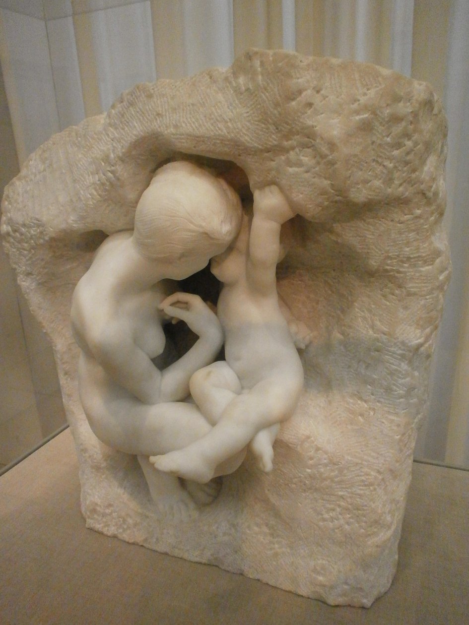 Ung mor i grotten af Auguste Rodin