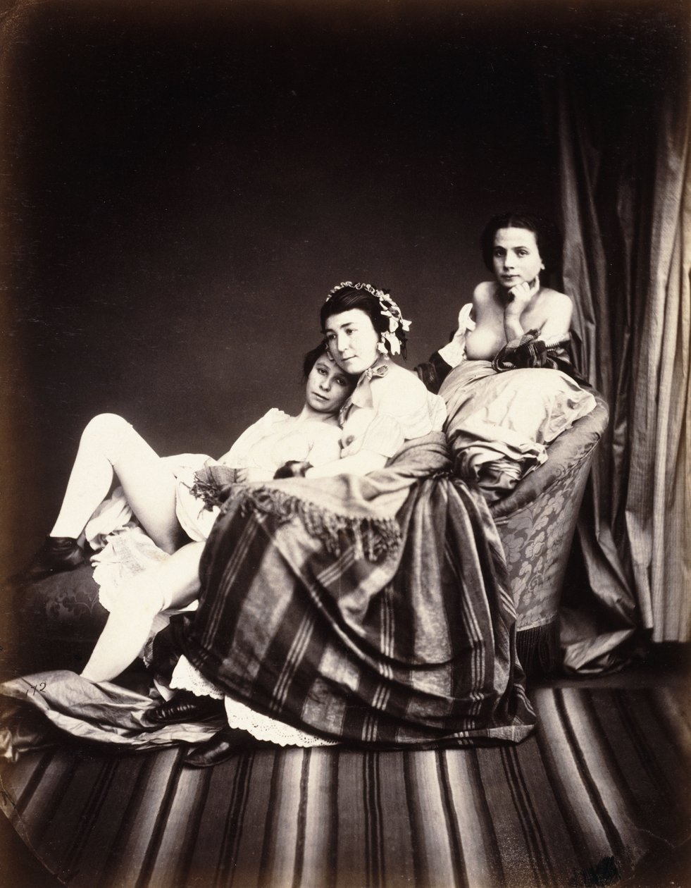 Tre nøgne kvinder på en chaiselong, ca. 1850 af Auguste Belloc