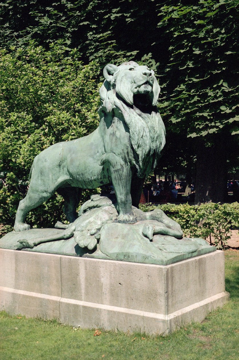 Nubisk løve og hans bytte, 1870 (bronze) (se også 252665 og 252667) af Auguste Cain