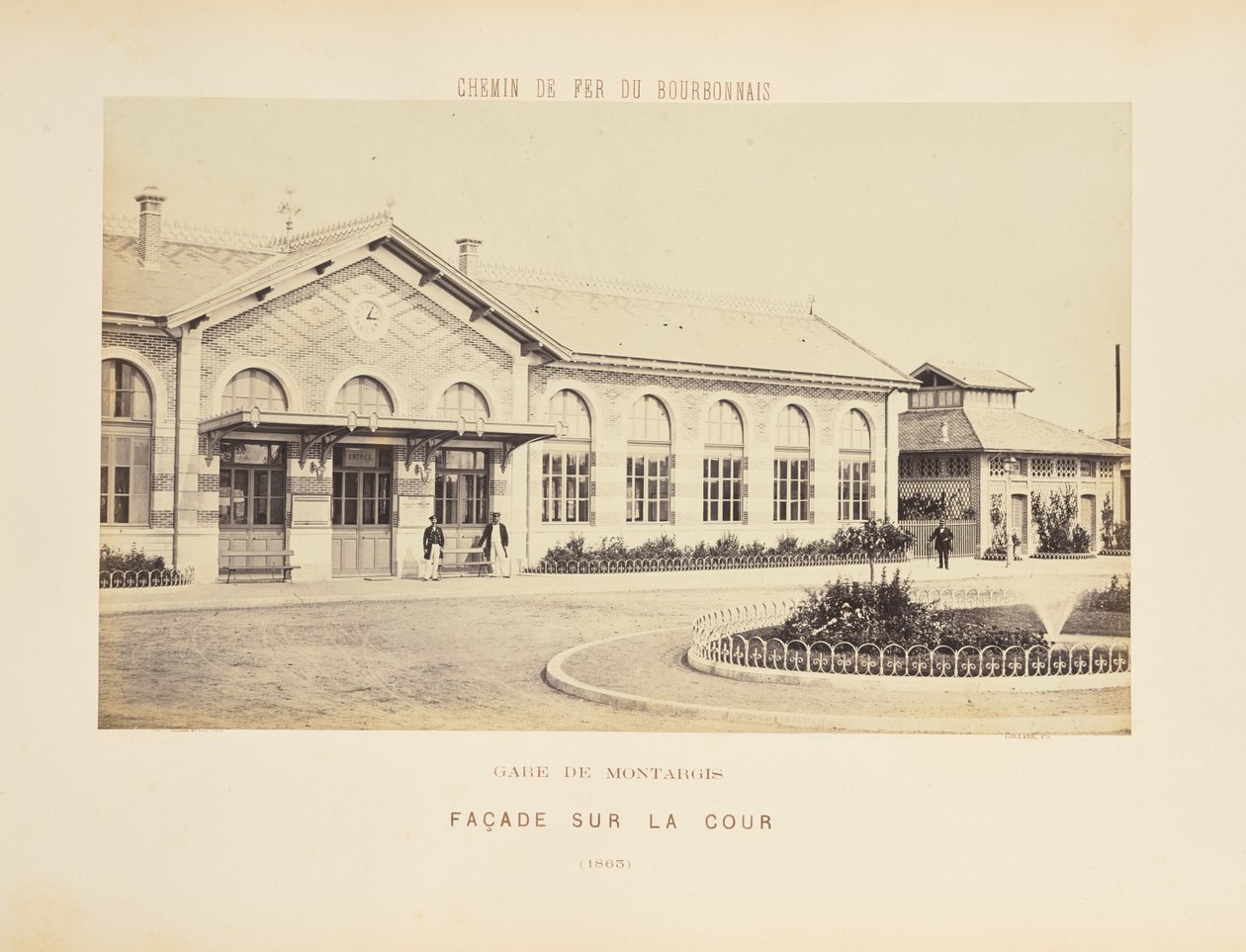 Montargis station, facade med udsigt over gårdspladsen af Auguste Hippolyte Collard