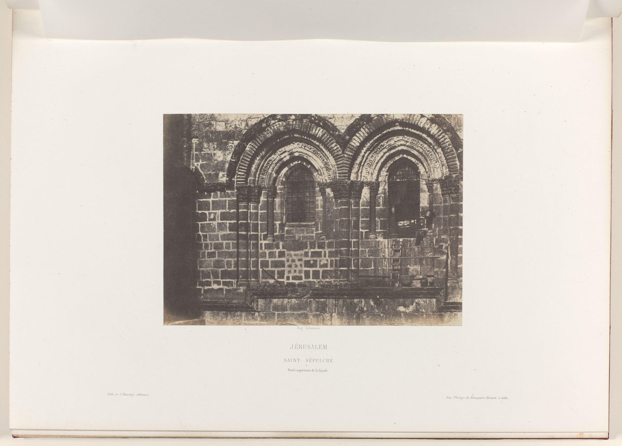 Detalje af facaden af ​​Den Hellige Gravs Kirke, Jerusalem Jerusalem. Den hellige grav. Partie supérieure de la facade (titel på objekt) af Auguste Salzmann