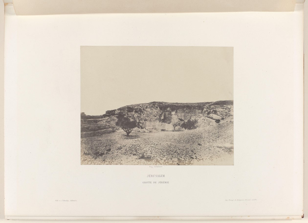 Udsigt over Jeremias hule nær Jerusalem Jerusalem. Cave of Jérémie (titel på objekt) af Auguste Salzmann