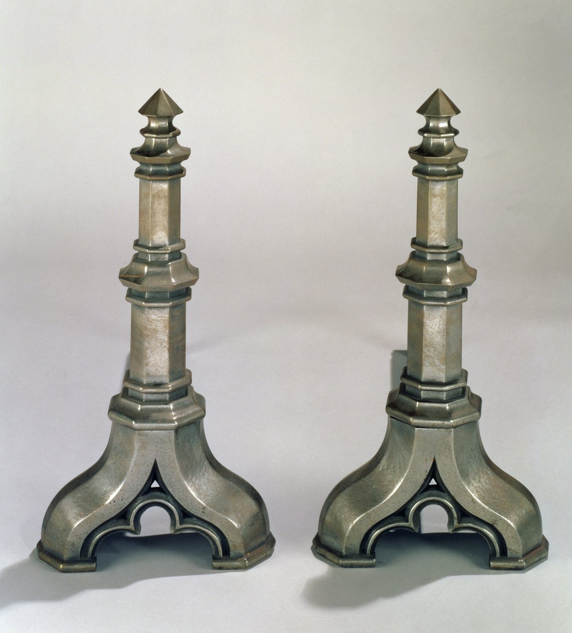 Par Andirons i gotisk stil, ca. 1836 (støbt stål) af Augustus Welby Northmore Pugin