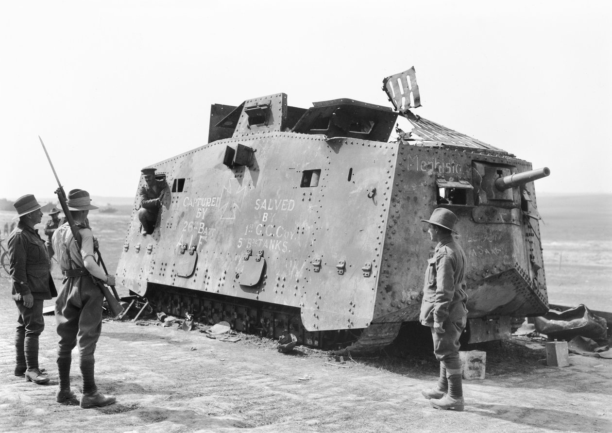 En tysk kampvogn erobret af den 26. bataljon ved Monument Wood nær Villers-Bretonneux den 14. juli 1918 og efterfølgende bjærget til Australian War Museum af den 5. britiske brigade af tanks, 4. aug. af Australian Photographer