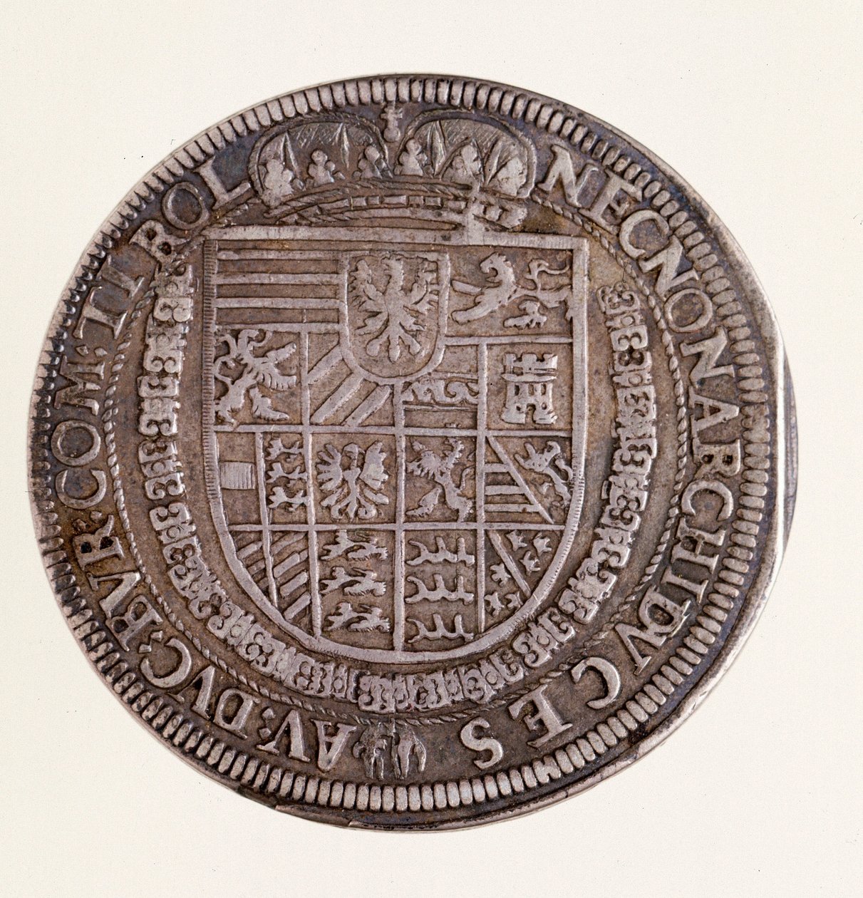Sølvmønt (thaler) fra Tyrol: kejser Rudolf II (Rodolphe II) (1552-1612) regeringstid. Diam. 4 cm Napoli, museo archeologico nazionale af Austrian School