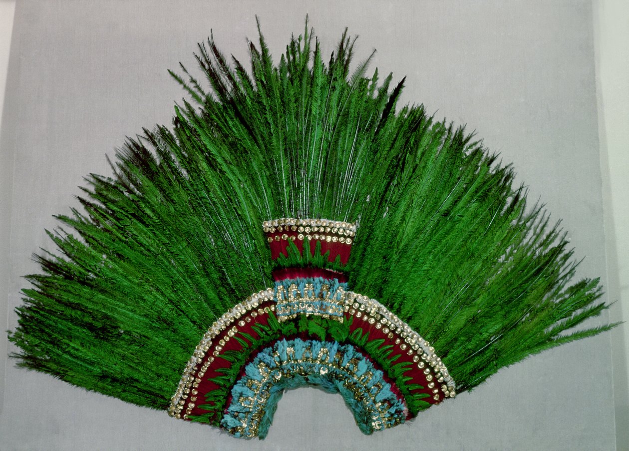 Fjerhovedbeklædning båret af aztekiske præster, der repræsenterer guddomme (fjer, guldapplikationer og fibernet) af Aztec