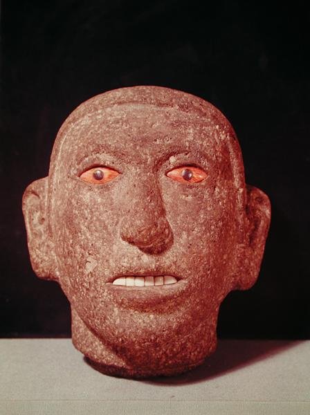 Hoved af en mand (basalt) af Aztec