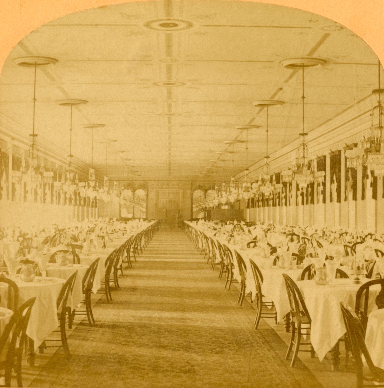 Dining Hall, Grand Union Hotel, Saratoga, største spisesal i verden, 1882. af B. W. Kilburn