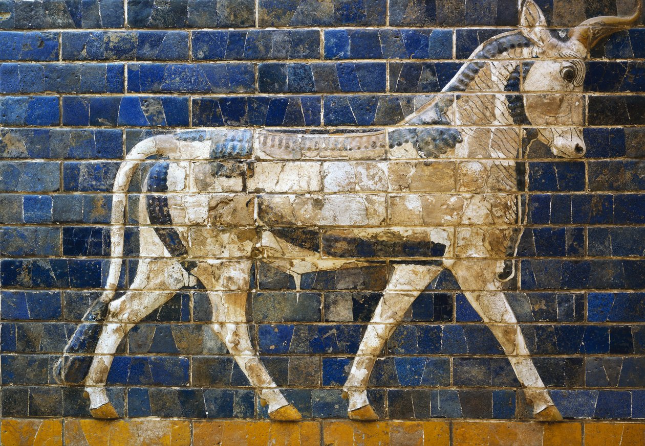 En tyr, detalje fra glaserede murstensfliser, der forestiller mytologiske dyr, der prydede processionsvejen til Ishtar-porten i Babylon under Nebukadnezar II