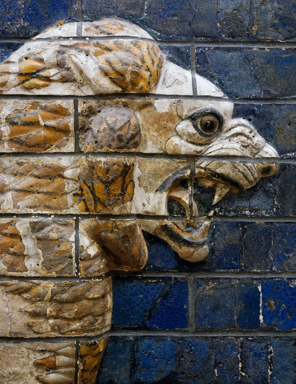 Løvehoved, detalje fra glaserede murstensfliser, der forestiller mytologiske dyr, der prydede processionsvejen til Ishtar-porten i Babylon under Nebukadnezar II