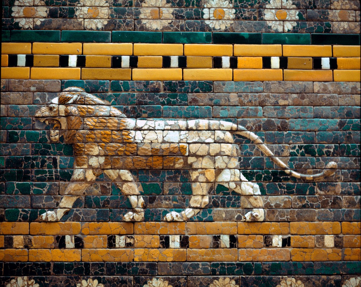 Udsigt over Babylons processioner i emaljefliser: løvevandring, hellige dyr fra Ishtar, babylonsk krigs- og kærlighedsgudinde. Fra Babylon (Irak) på kong Nebukadnezar II