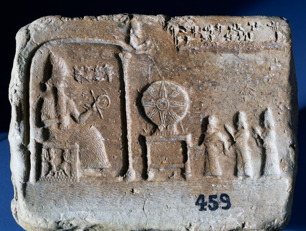 Votivtavle, der forestiller Shamash, Sippars solgud, siddende i sin helligdom med den babylonske konge Nebopaliddin, der bliver ført ind i Guds nærhed af to skikkelser. Babylonsk kunst, 9. århundrede f.Kr. af Babylonian