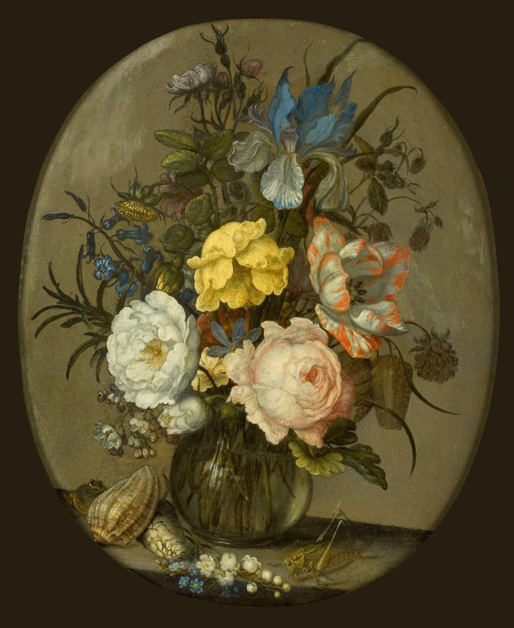 Blomster i en glasvase med siden af det skaller og et insekt af Balthasar van der Ast