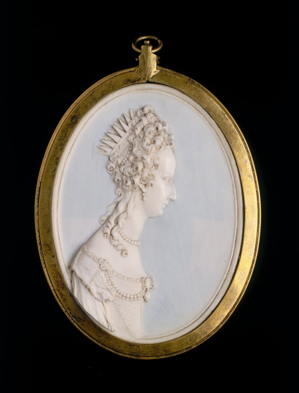 Elfenbensmedaljon med et portræt af Violante af Bayern af Balthasar Permoser