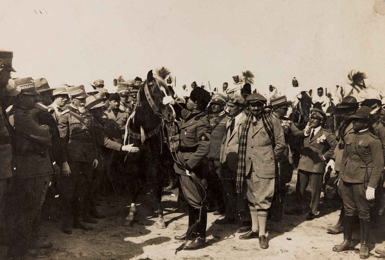 Benito Mussolini med sin fascist og Italo Balbo i Libyen i Tripoli (s/h foto) af Barbera La