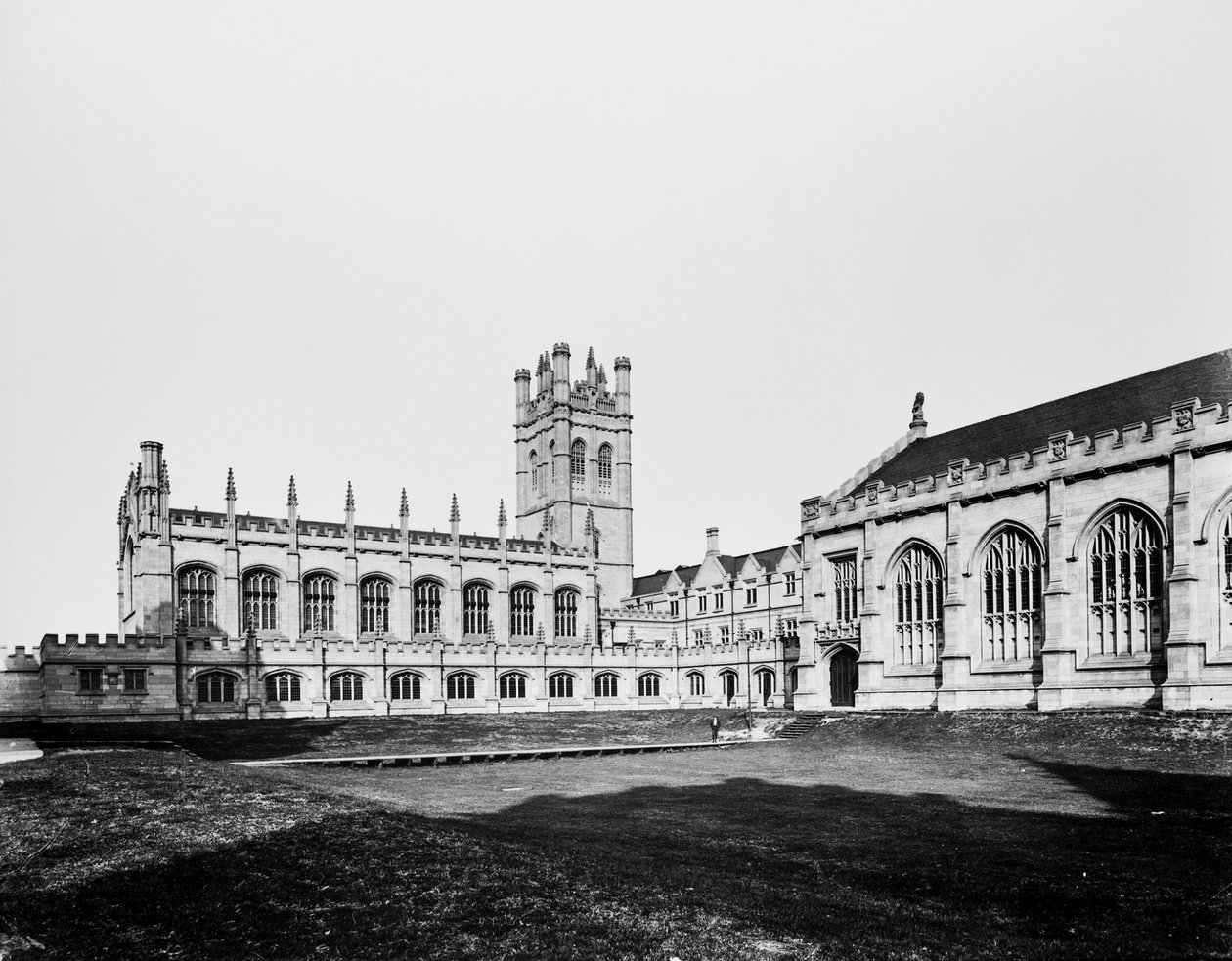 Hutchinson Hall, Mitchell Tower, Reynolds Club og Leon Mandel Assembly Hall ved University of Chicago, Chicago, Illinois, USA, ca. 1901 (s/h-foto) af Barnes and Crosby