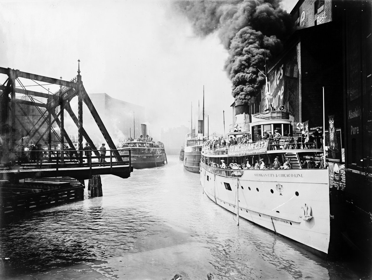 Passagerbåde i Chicago River, Chicago, Illinois, USA, ca. 1905 (s/h foto) af Barnes and Crosby
