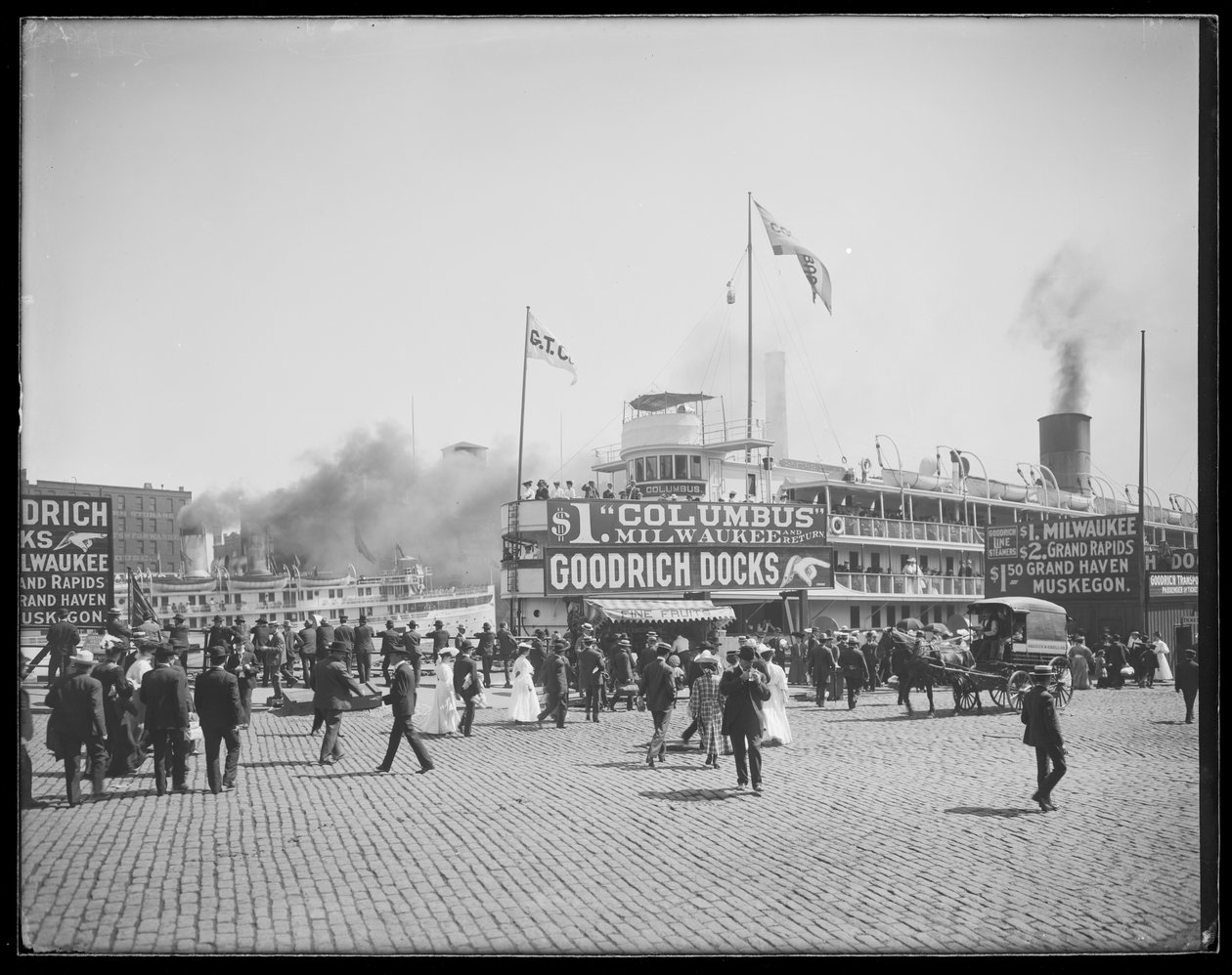 Passagerskibet Christopher Columbus lagde til ved Goodrich Docks, Chicago, Illinois, USA, ca. 1905 (s/h-foto) af Barnes and Crosby