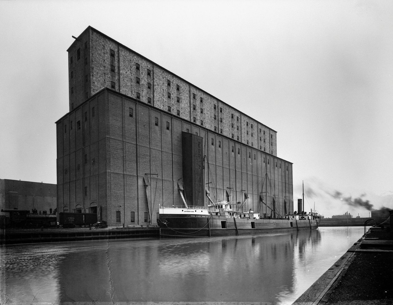 S. S. Arthur Orr ved Armour Elevator E, Chicago, Illinois, USA, ca. 1905 (s/h-foto) af Barnes and Crosby