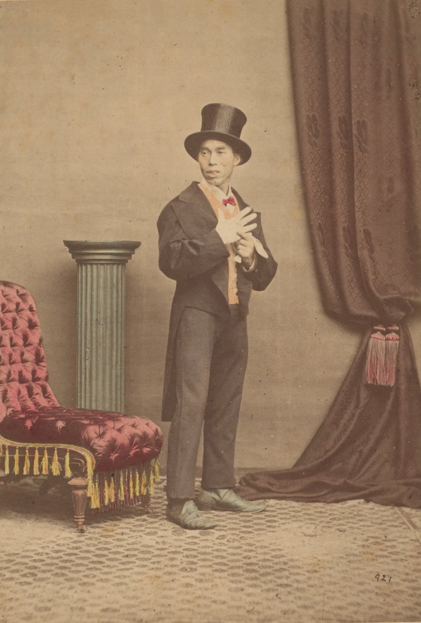 [Studioportræt af en japansk mand i vestligt tøj], 1880