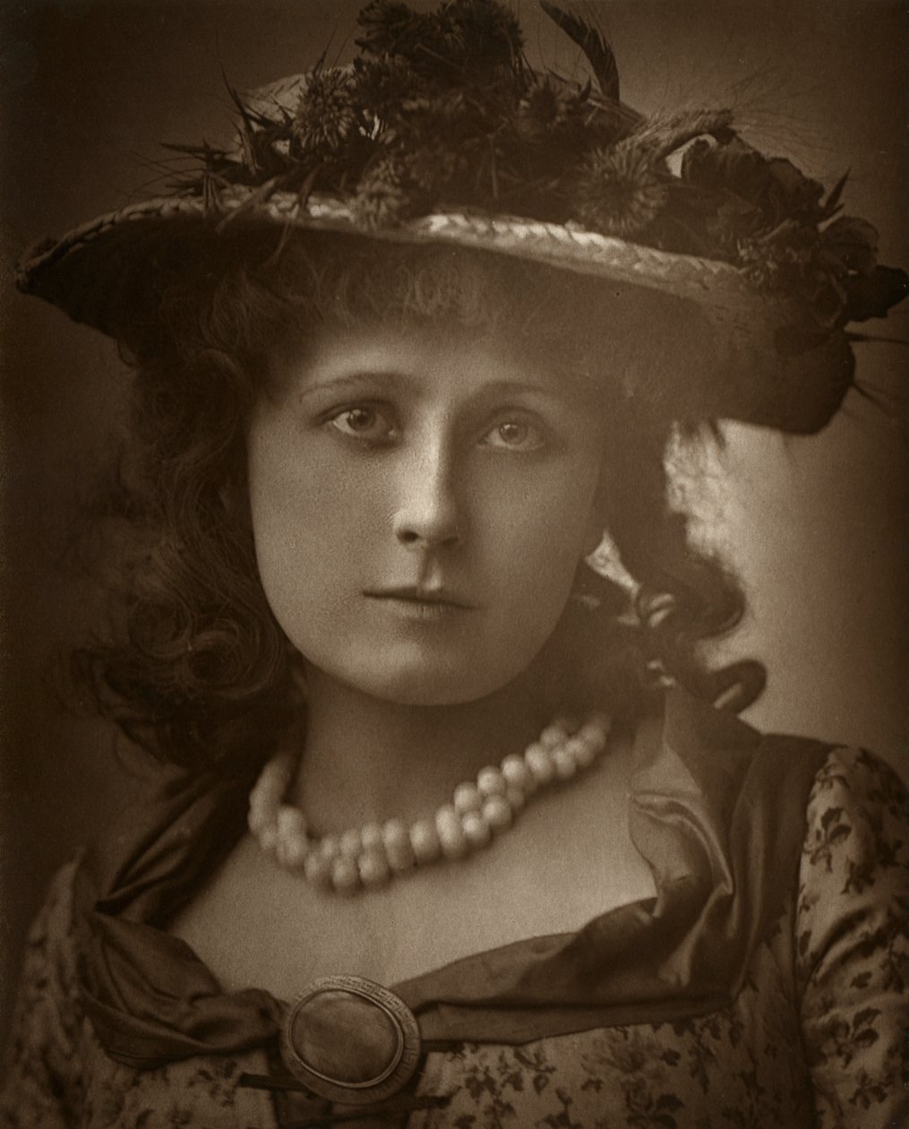 Den britiske skuespillerinde Helen Forsyth i Sophia, 1886 af Barraud
