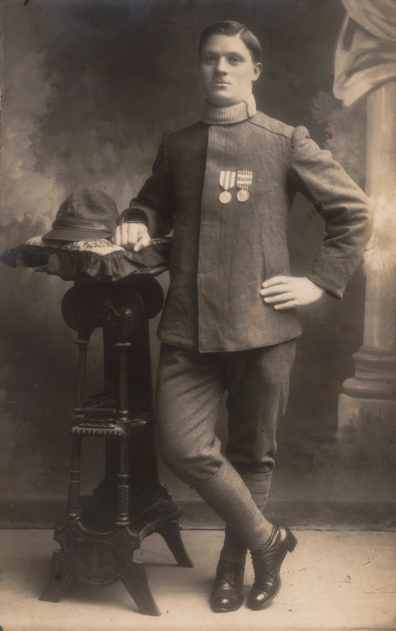 Album "The GM R. Army (1. Verdenskrig)": Infanterisoldat i landsuniform (s/h foto) af Battelli Battelli