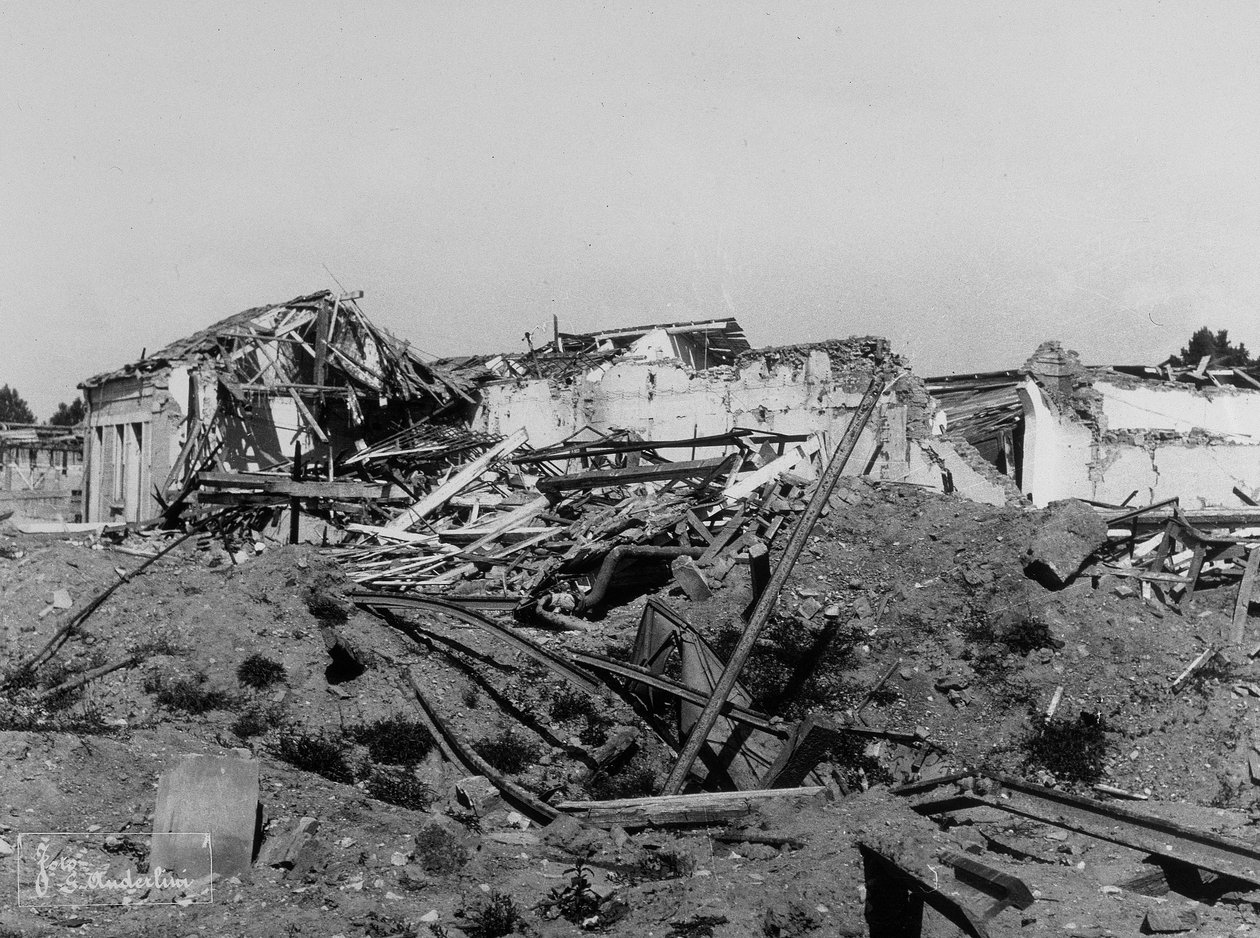 Bombardementerne af Sermide: bygninger beskadiget under anden verdenskrig af Bayard and Bertall