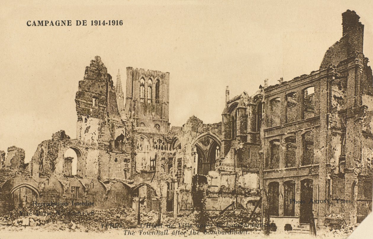 Hotel de Ville efter bombardementet, Ypres, 1915 af Belgian Photographer