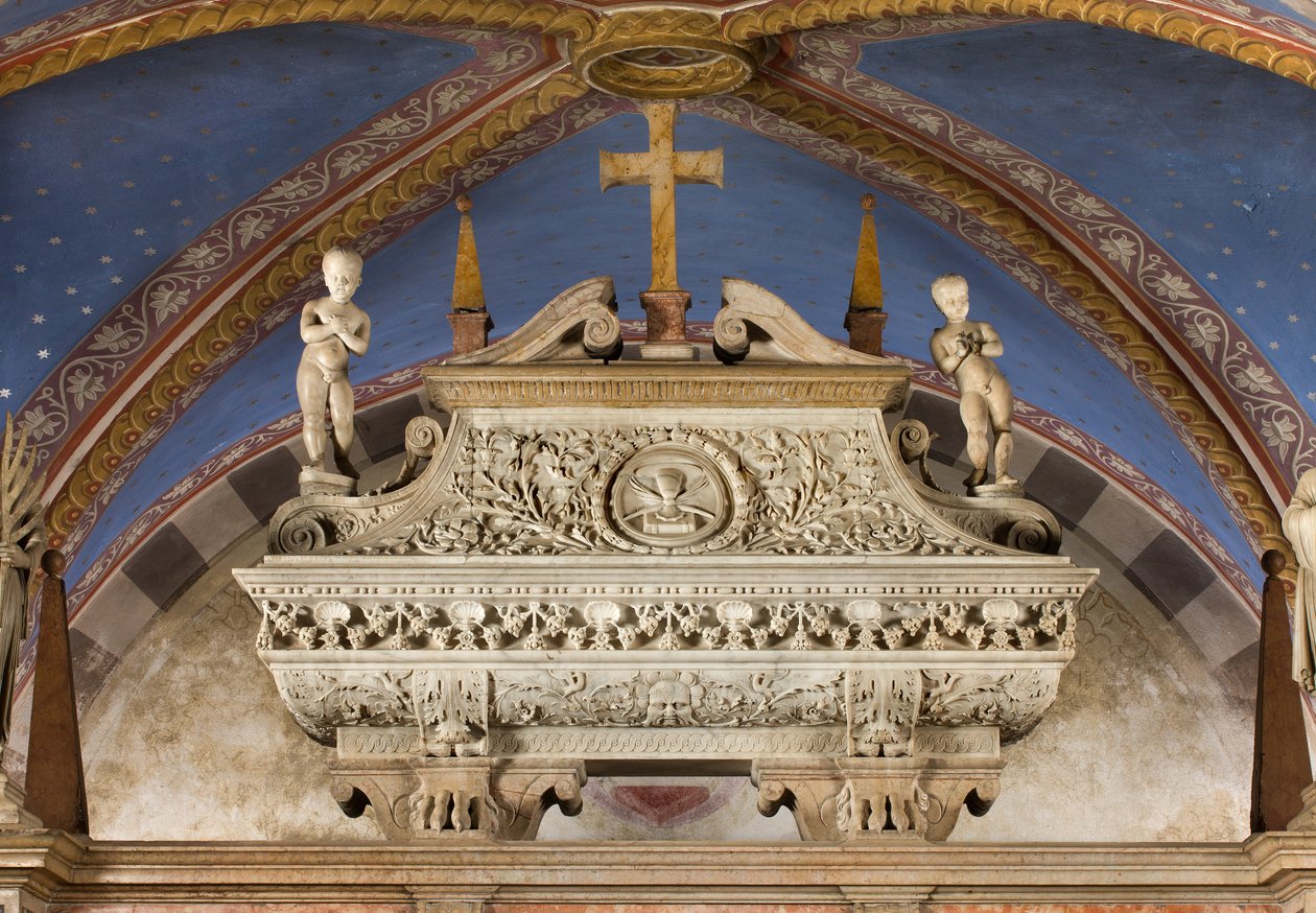 Krypten, Ark af de hellige Marcellinus og Peter Exorcist, Sarkofag med statuer af St. Marcelino og St. Peter Exorcist, Benedetto Briosco 1506-08 af Benedetto Briosco