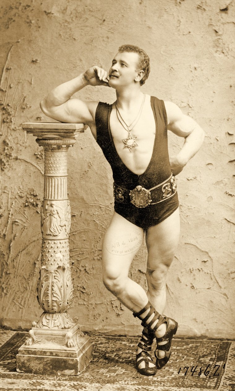 Eugen Sandow, i klassisk oldgræsk-romersk positur, ca. 1894 af Benjamin J. Falk