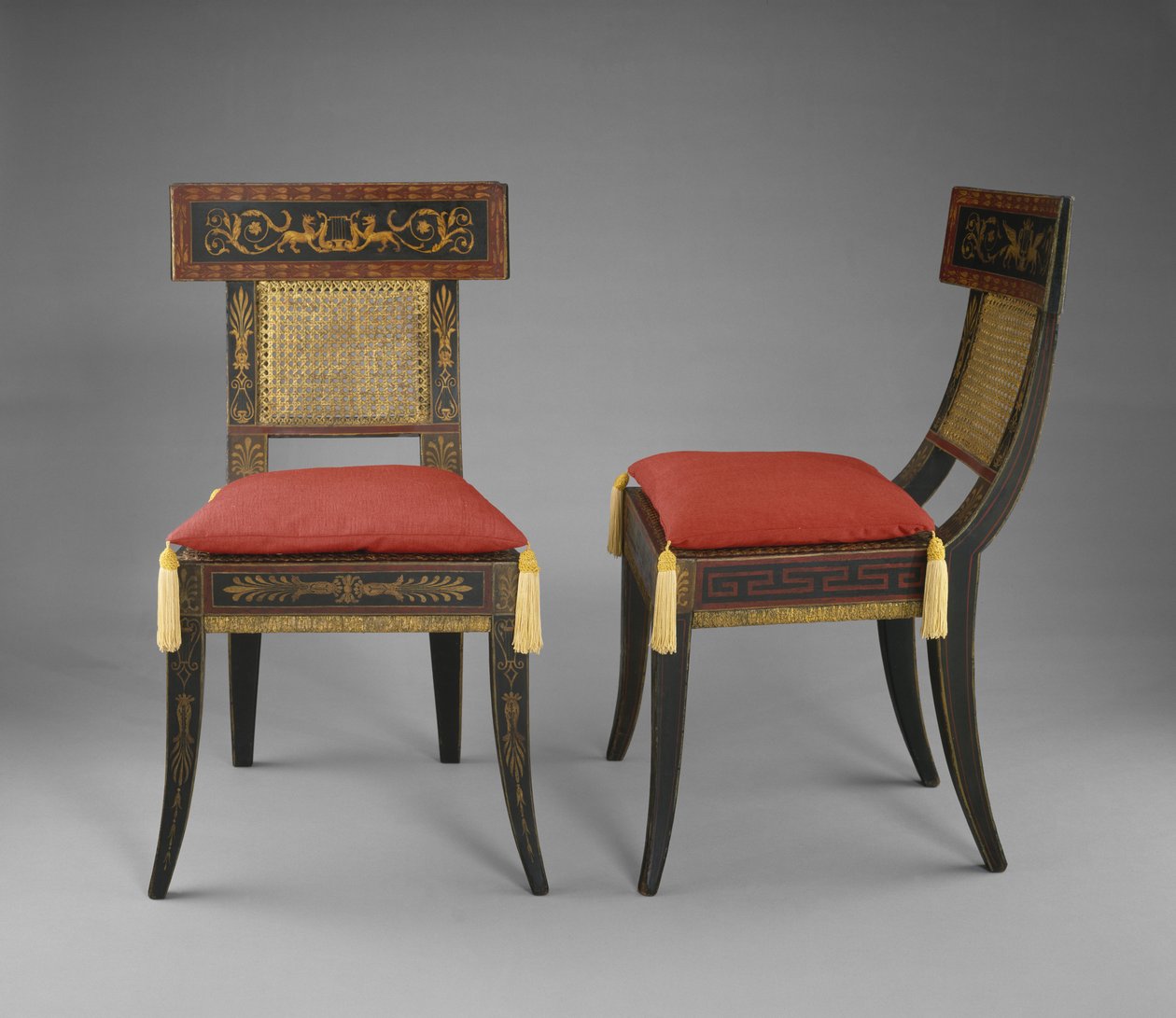 Et par sidestole, ca. 1808 (gessoed, malet og forgyldt gul poppel, eg, ahorn og østlig hvid fyr med stok) af Benjamin Henry Latrobe