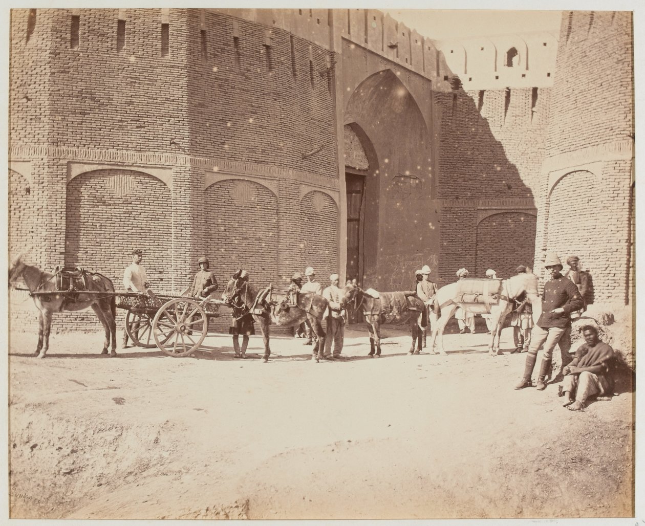 Durani Gate, Heyland Cart og Pack Mules, der viser de forskellige slags pakkesadler, Kandahar af Benjamin Simpson