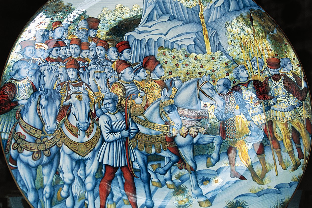 Majolica-plade, der forestiller Procession of Magi, af Benozzo Gozzoli (ca. 1420-1497), Gualdo Tadino kunsthåndværk, Umbrien, Italien af Benozzo di Lese di Sandro Gozzoli